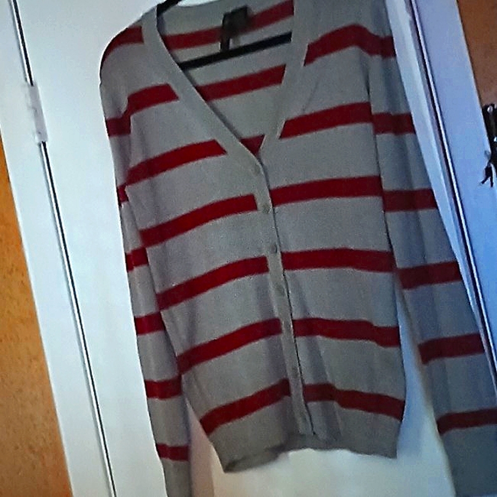 Drama gold size large grey and red stripe